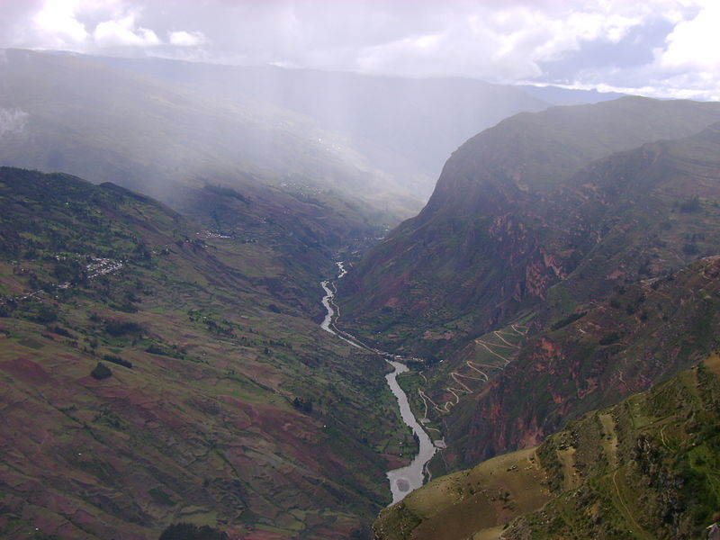 Twenty dams planned for Peru’s now free-flowing 1,056-mile Marañón River would trap massive amounts of sediment and nutrients in reservoir, preventing them from reaching the Amazon River. Photo by Gato Montes licensed under the Creative Commons Attribution-Share Alike 3.0 Unported license.
