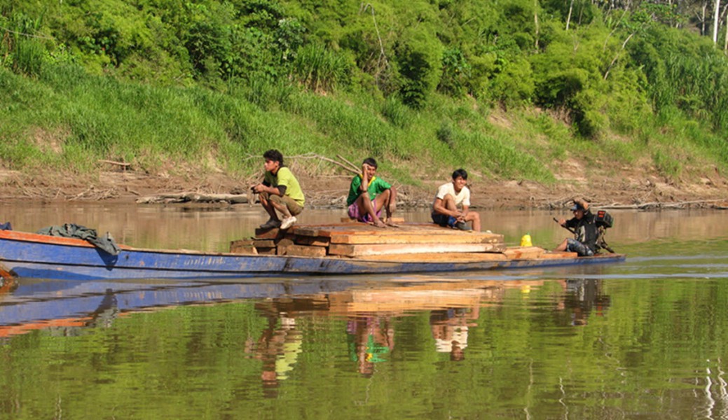 Boat-Loaded-with-wood-Tambopata-River-2