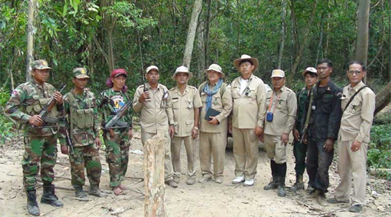 Two law enforcement patrol teams in the Preah Prey Roka Forest, a proposed protected area, in the Northern Plains region. Patrols use SMART to record their observations and to plan effective monitoring activities based on their observations. Photo courtesy of Tan Setha (WCS). 