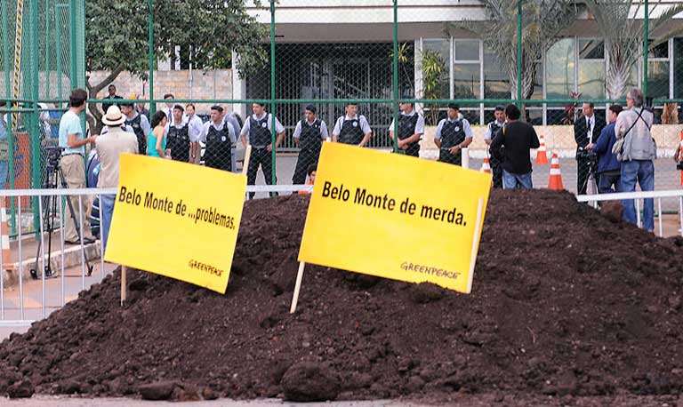 A Greenpeace protest against construction of the Belo Monte dam. Photo by Roosewelt Pinheiro/Agência Brasil licensed under the Creative Commons Attribution 3.0 Brazil License