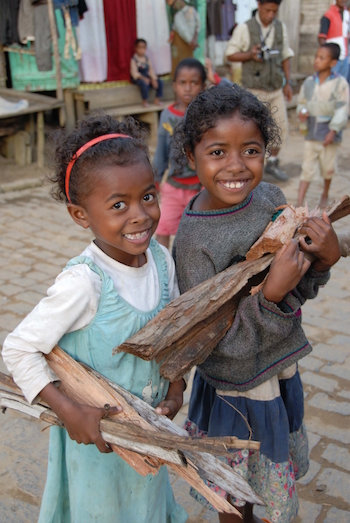 Malagasy girls gather firewood in a community where the NGO Conservation International Madagascar has provided environmental and family planning education and services. Photo by N’Aina Zo Zatovonirinia / Conservation International. 