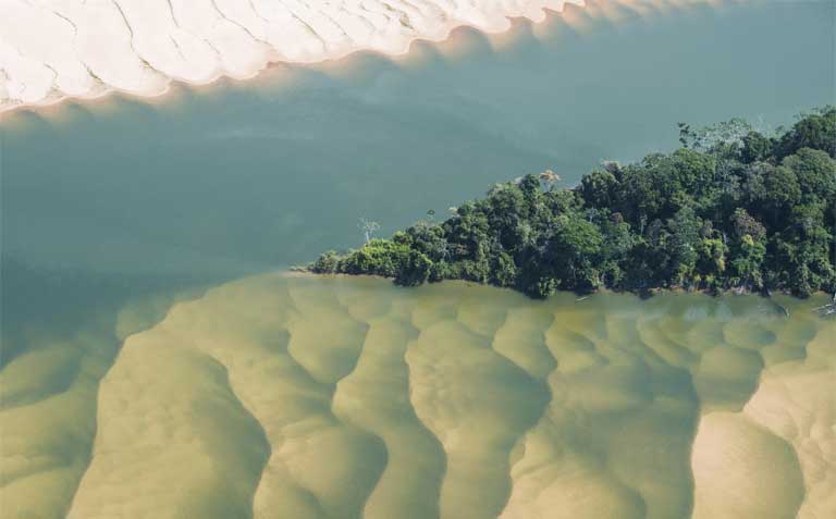 An aerial view of the Tapajós River obscured by clouds. A new report warns that social and environmental devastation will result from proposed hydropower projects in the Tapajós Basin, and urges the Brazilian government and international companies to instead work towards a clean energy future for Brazil. Photo © Daniel Beltrá / Greenpeace
