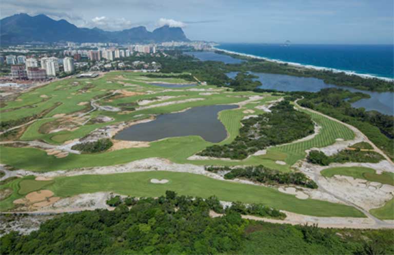 The new Rio olympic golf course was built even though the city already had two regulation courses. The new course is conveniently located to the Olympic Village and Olympic Park, though it is also inside the Marapendi Environmental Protection Area. Photo courtesy of Divulgação / Prefeitura do Rio