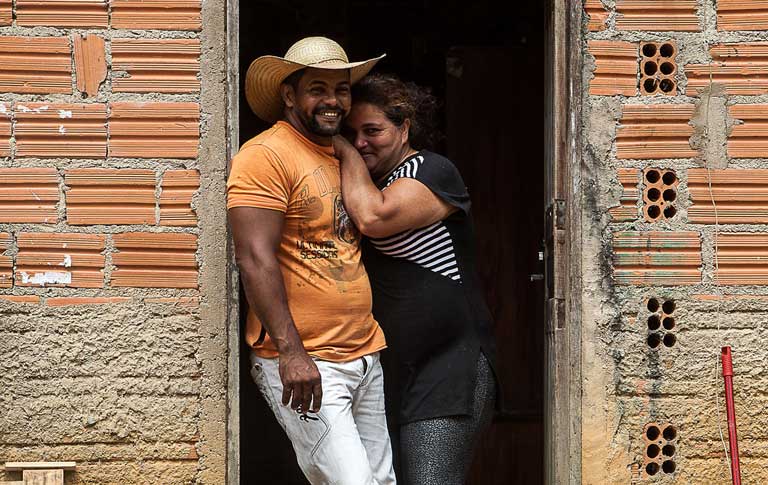 Osvalinda and Daniel Pereira on their farm in the Areia Homestead Project, where they are being threatened with violence by loggers. Photo by Lilo Clareto/Repórter Brasil