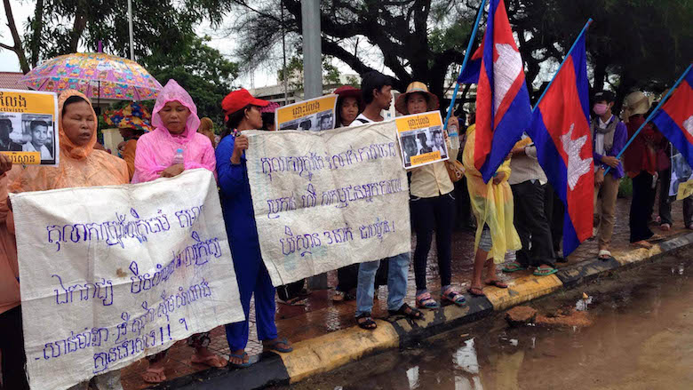 Supporters of the three Mother Nature activists standing trial came from across Koh Kong province to gather outside the courthouse in Koh Kong City. Photo by Mot Kimry/Mother Nature Cambodia.