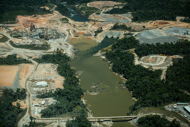 The Teles Pires dam under construction. The firm has received several green awards for its projects, as well as carbon credits from the United Nations. Photo by Thais Borges