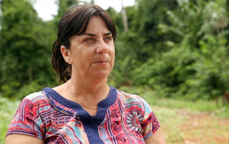 Mato Grosso State University professor Solange Arrolho: With the building of the Tele spires dam: “methane and other gases are produced through the decomposition of organic material. When these gases come to the surface, the water becomes more acid, the amount of oxygen declines, the [water] temperature increases.… The whole structure of the river is altered. The fish don’t eat properly and there aren’t enough nutrients for the reproductive processes. It’s a big change.” Photo by Thais Borges