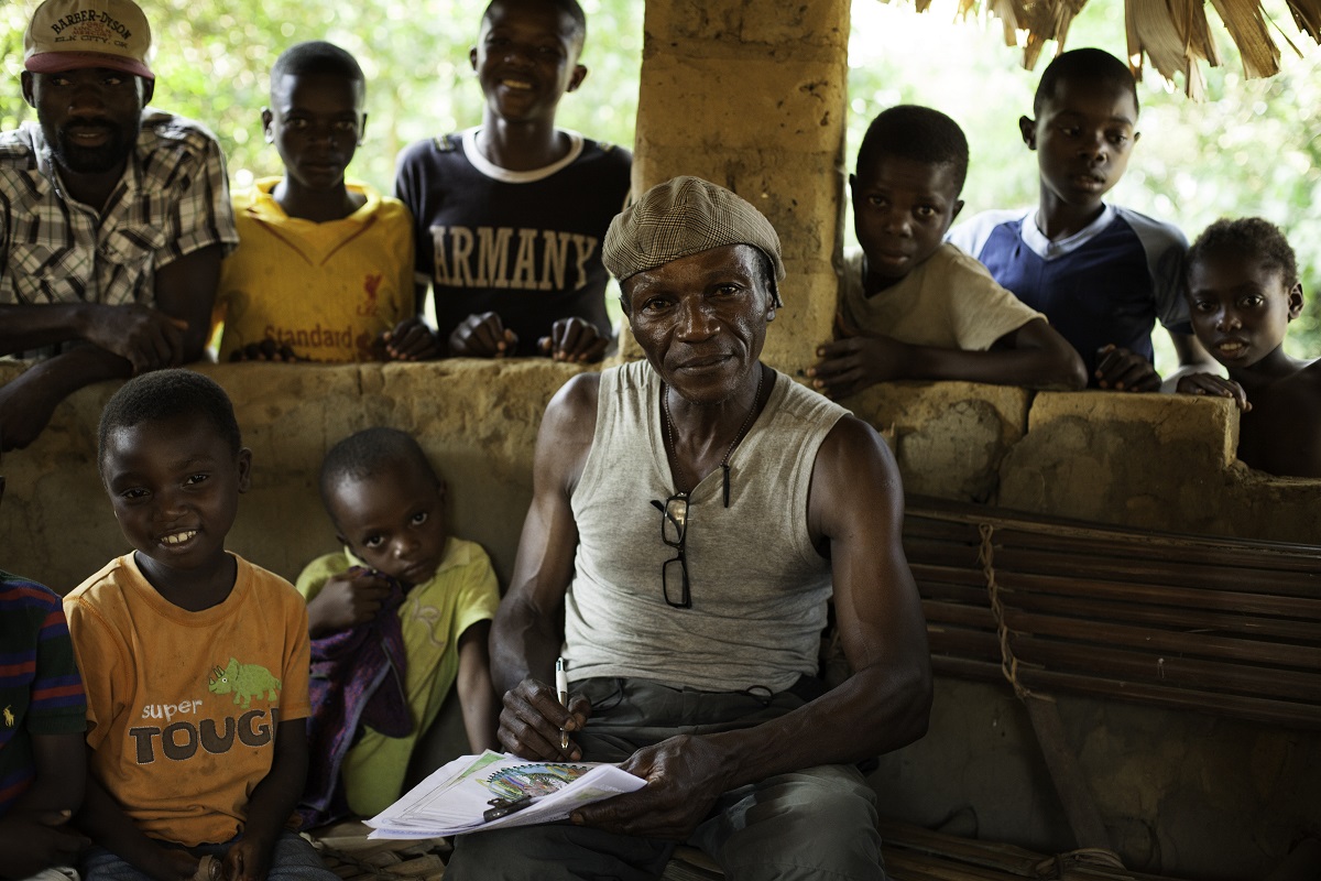 Wally, drawing to educate and raise awareness about environmental conservation among his community neighboring the Salonga National Park, Monkoto, Tshuapa, Democratic republic of the Congo, October 2016. Photo by Leonora Baumann for Mongabay